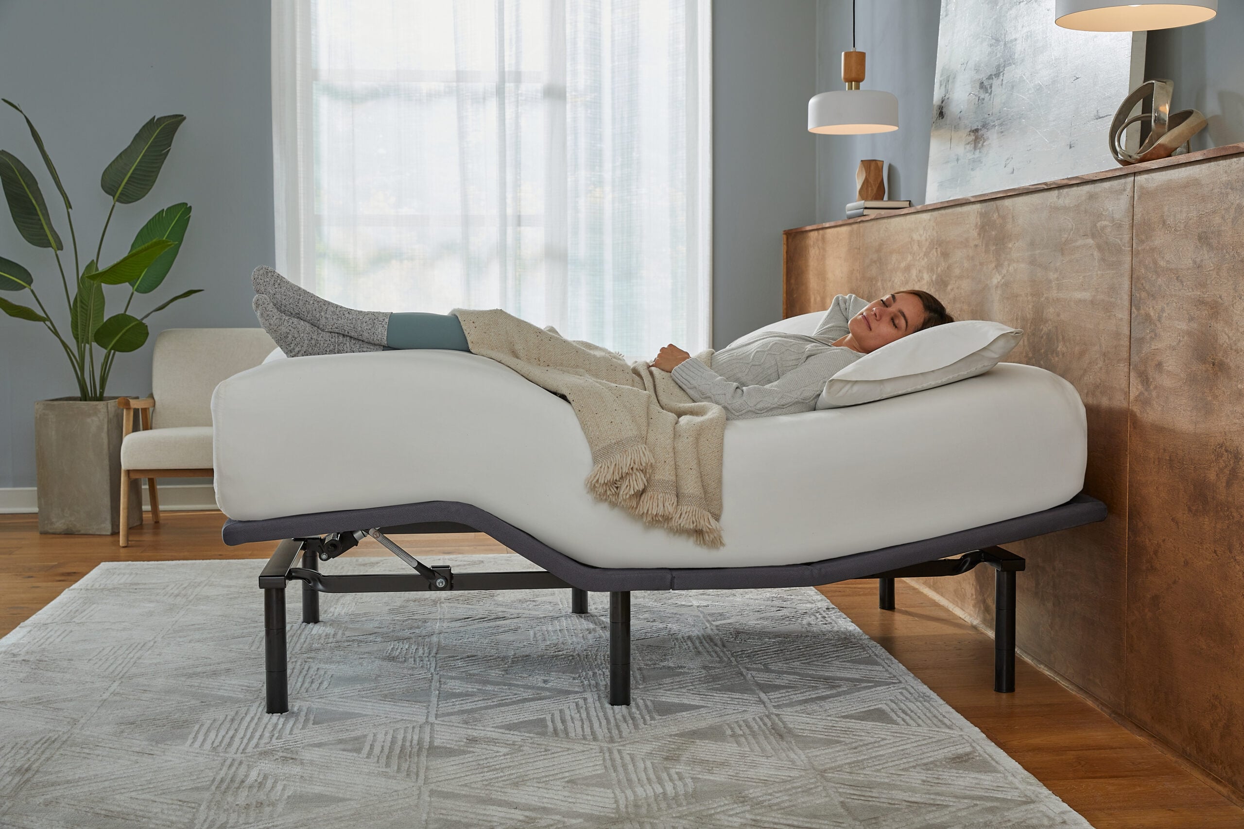 JPEG Large BL25 NL Baselogic Silver Room Profile Lifestyle ZeroGravity Scaled